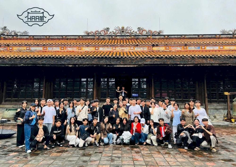 Every day, a large number of tourists visit the museum (Source: Hue Royal Antiquities Museum- Bảo t&agrave;ng Cổ vật Cung đ&igrave;nh Huế)